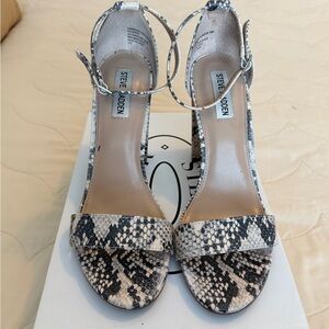 Steve Madden Carrson Snake Heels – Size 10 – Ankle Strap Block Heel